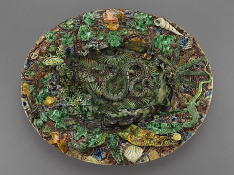 Plat ovale orné