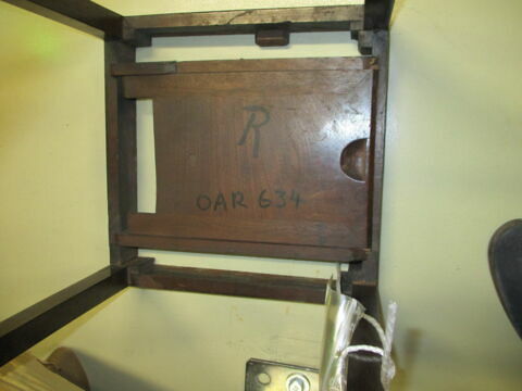 Petite table de chevet à caisson, image 6/7
