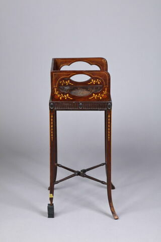 Petite table de chevet à caisson, image 4/7