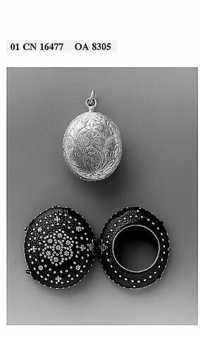 Montre ovale et son étui, image 3/5
