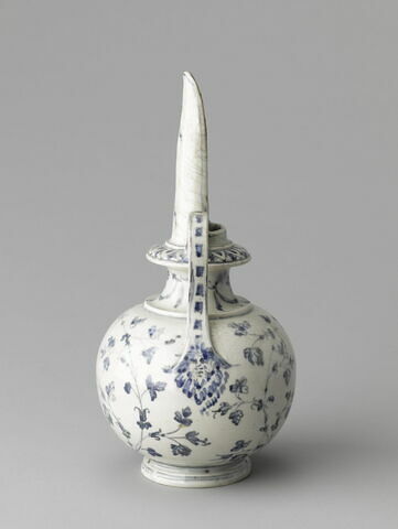 Vase à boire ovoïde à deux anses surmonté d'un long col, image 7/8