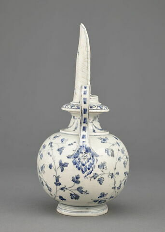 Vase à boire ovoïde à deux anses surmonté d'un long col, image 3/8