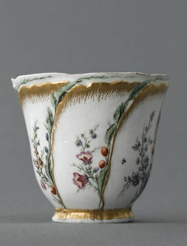 Tasse et soucoupe à anse en forme de papillon, d'une paire (OA 8041), image 8/10