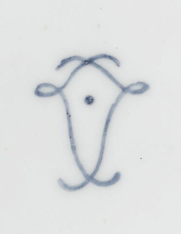 Tasse et soucoupe à anse en forme de papillon, d'une paire (OA 8041), image 4/10