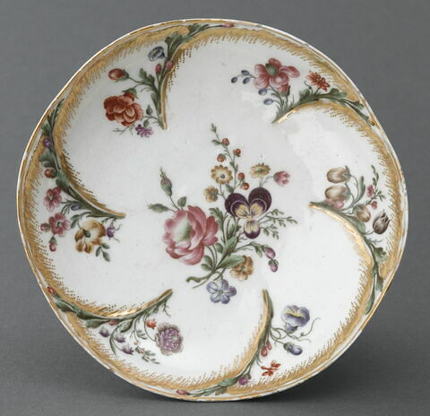 Tasse et soucoupe à anse en forme de papillon, d'une paire (OA 8041), image 9/10