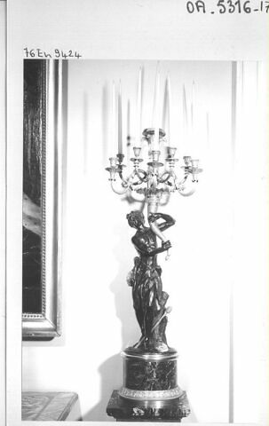 Candélabre à huit lumières d'une paire (voir aussi OA 5316)