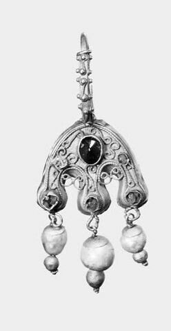 Boucles d'oreille en étrier à trois perles, image 4/4