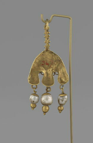 Boucles d'oreille en étrier à trois perles, image 2/4