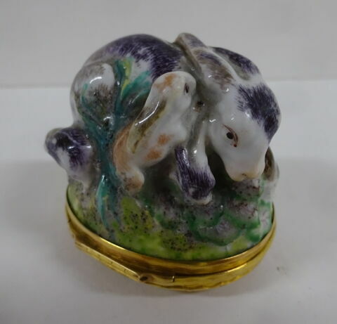 Bonbonnière en porcelaine en forme de lapine