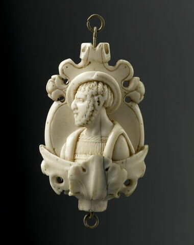 Pendentif avec profils masculin et féminin, image 2/4