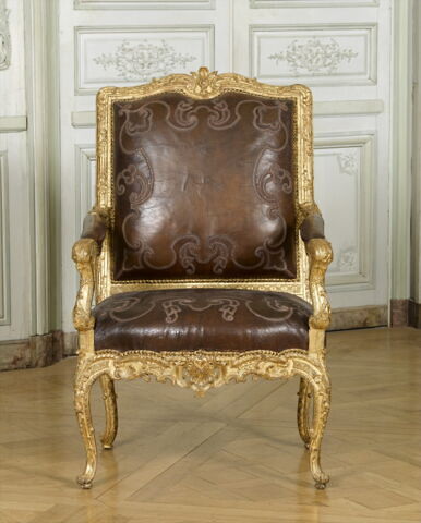 Fauteuil à la reine, d'un ensemble (avec le OA 11200, OA 11201, OA 12179 1, OA 12179 2, OA 12179 4 et OA 12180), image 2/13