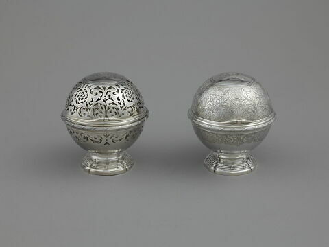 Boule à savon (formant une paire avec OA 9642), image 2/11