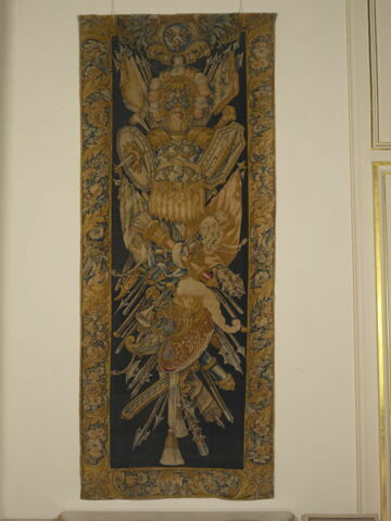 Panneau d'une paire d'entre-fenêtres à trophée d'armes, image 2/4
