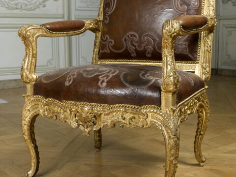 Fauteuil à la reine, d'un ensemble (avec le OA 11200, OA 11201, OA 12179 1, OA 12179 3, OA 12179 4 et OA 12180), image 7/13