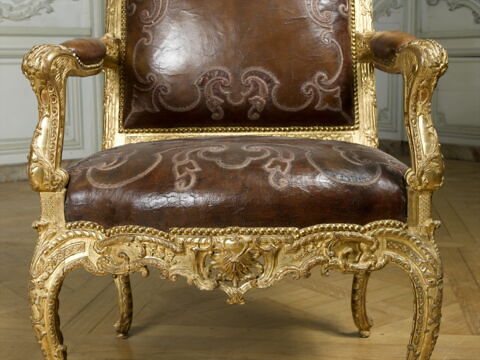 Fauteuil à la reine, d'un ensemble (avec le OA 11200, OA 11201, OA 12179 1, OA 12179 3, OA 12179 4 et OA 12180), image 8/13