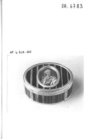 Tabatière à portrait de Louis XV, image 3/4