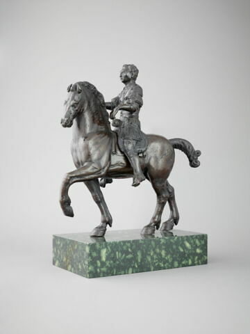 Statuette : cheval passant, image 3/3