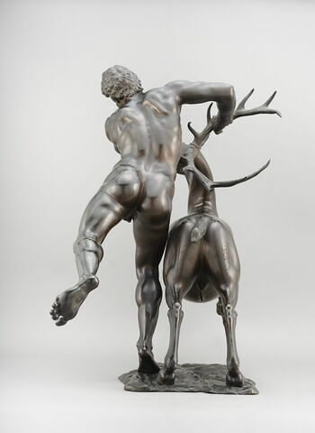 Groupe sculpté : Hercule et le cerf, image 4/5