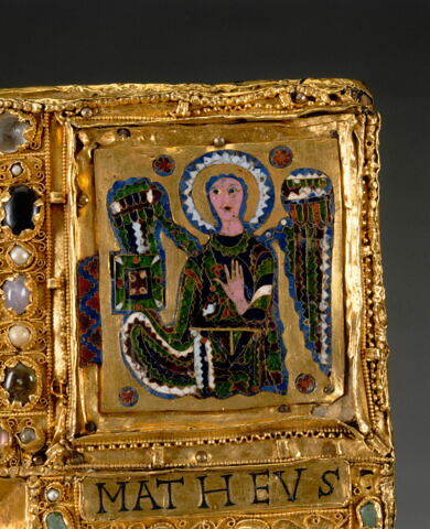 Boîte-reliure : la Crucifixion et les symboles des évangélistes, image 8/15