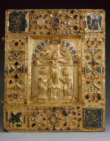 Boîte-reliure : la Crucifixion et les symboles des évangélistes, image 9/15