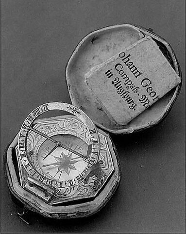 Cadran solaire équinoxial universel et son étui, image 2/4