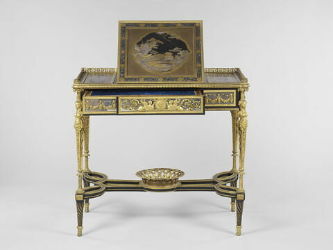 Petite table à écrire à pupitre du Cabinet intérieur de Saint Cloud, image 2/16