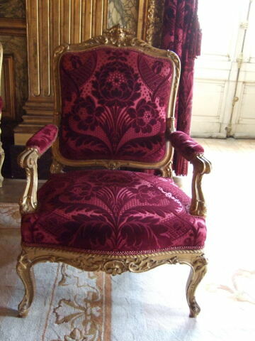 Fauteuil de style Louis XV.