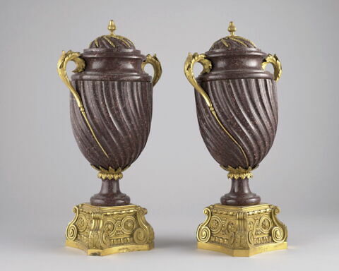 Vase couvert d'une paire (avec OA 5185 1)