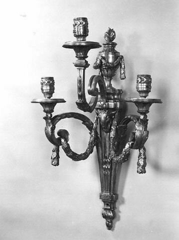 Bras d'applique à trois branches, d'une paire (avec OA 5190 1)