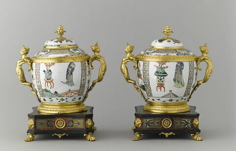 Coupe couverte, d'une paire (avec OA 5492 1)