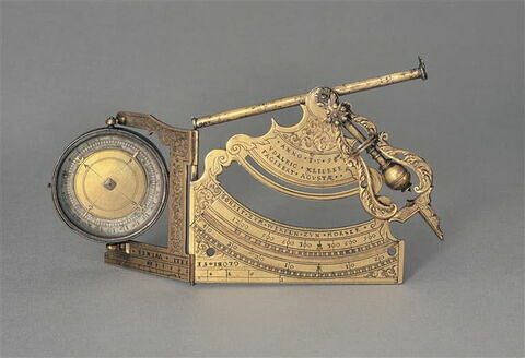 Hausse d'artillerie avec viseur, cadran de boussole et cadran solaire
