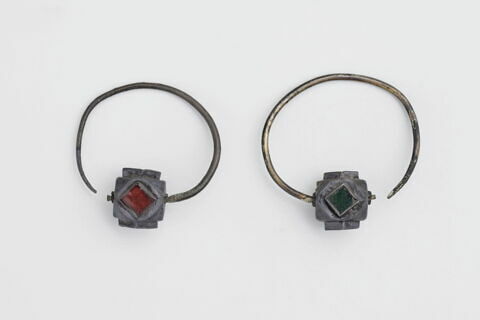 Paire de boucles d'oreilles polyédriques