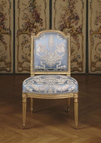 Chaise à la reine, d'une paire (avec OA 10204)