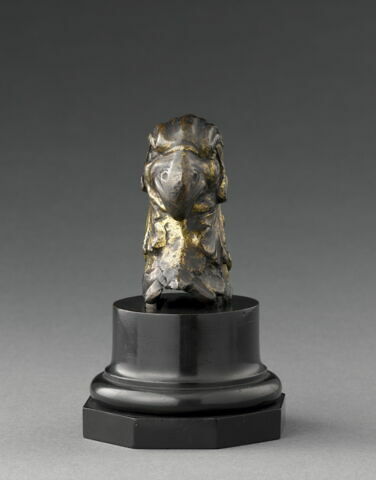 Statuette : tête de rapace, image 2/5