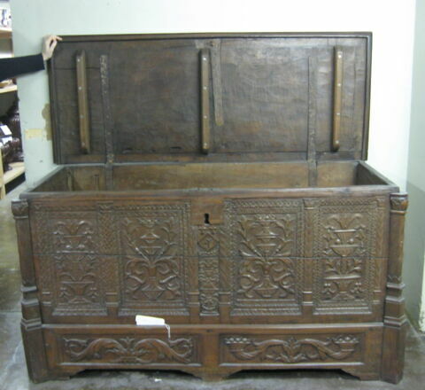 Coffre à décor de candélabres, image 11/12
