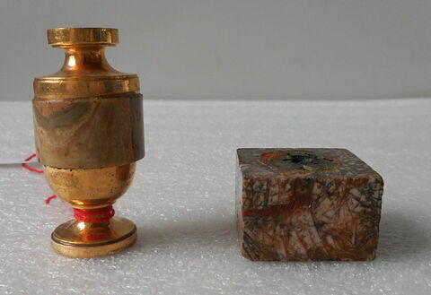 Vase à panse piriforme, image 2/3