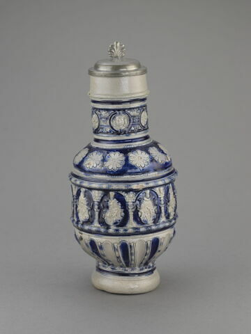 Cruche couverte : Armoiries et bustes, image 5/5