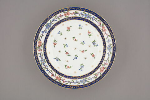Assiette creuse, d'une série de douze (R 700 à 711)