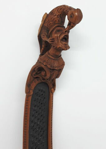 Râpe à tabac en bois sculpté, image 2/4