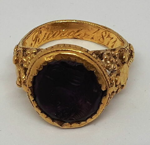Bague en or avec une améthyste en intaille, image 2/4