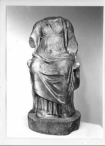 Statuette : déesse assise