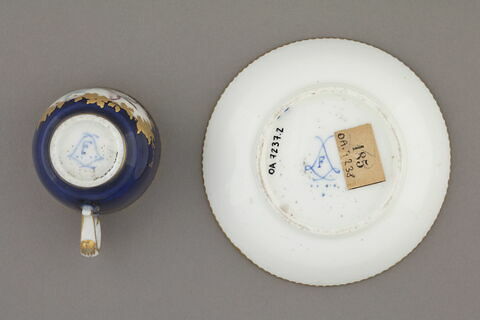 Petite tasse et soucoupe, image 2/4