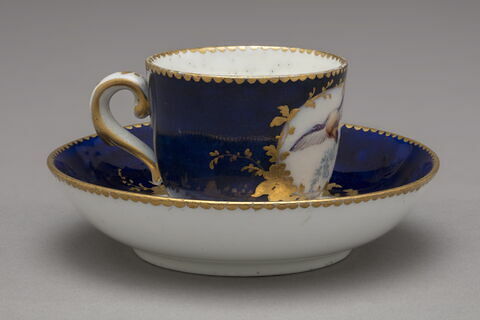 Petite tasse et soucoupe, image 3/4