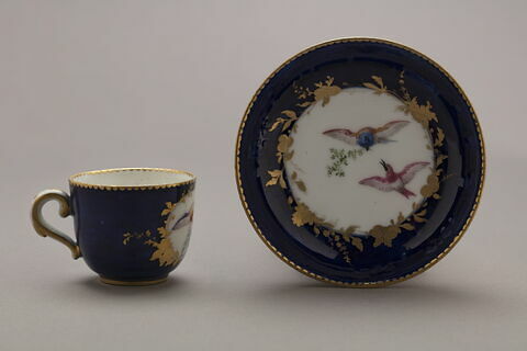 Petite tasse et soucoupe, image 4/4