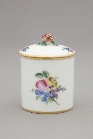 Pot à pommade en porcelaine, d'une paire