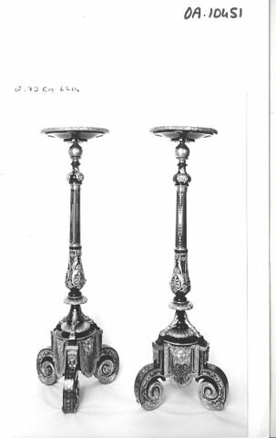 Paire de guéridons porte-luminaire, image 2/2