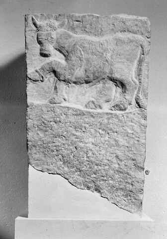 stèle ; objet votif, image 3/3