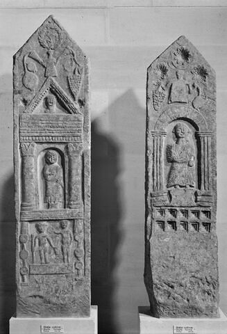 stèle ; objet votif, image 3/3