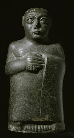 statue