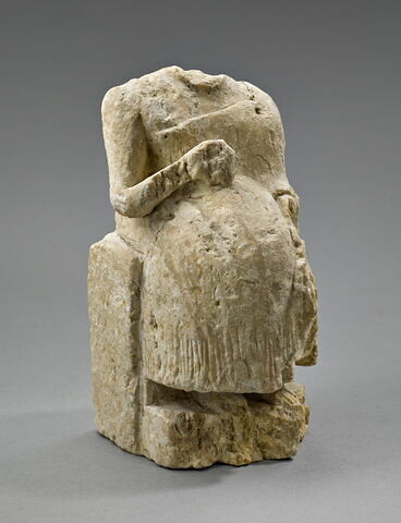 statue